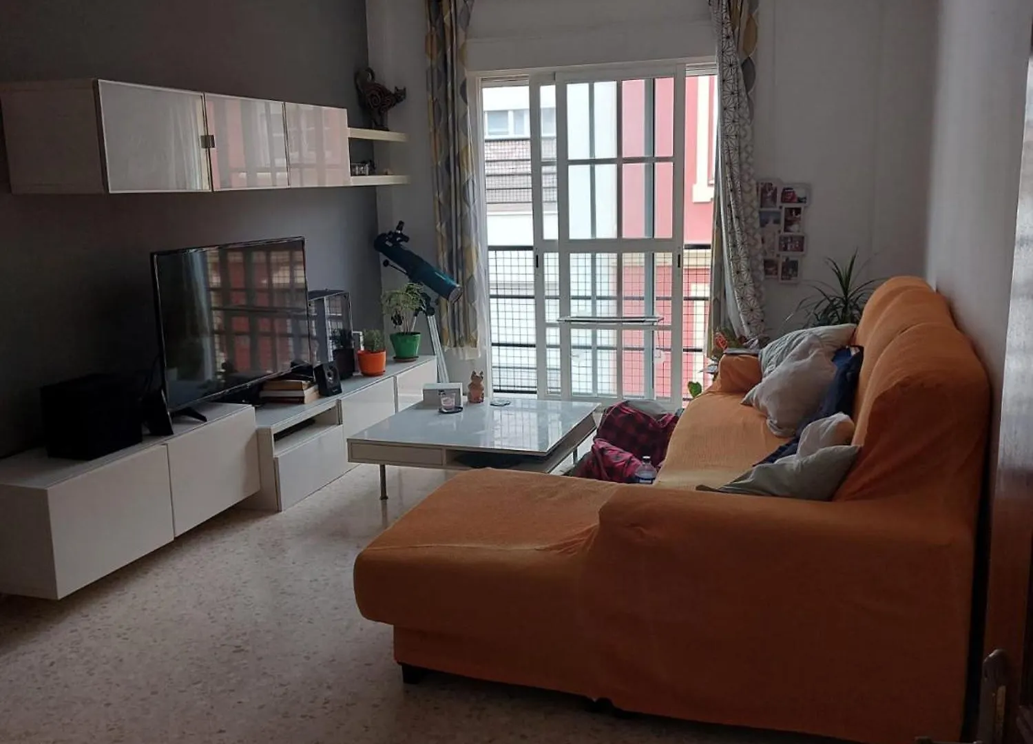 Beautiful 2-Bed Apartment Next To Gibraltar contacts